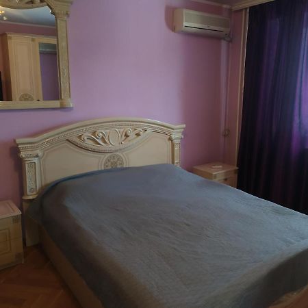 Затишні Апартаменти В Центрі Rivne Bagian luar foto