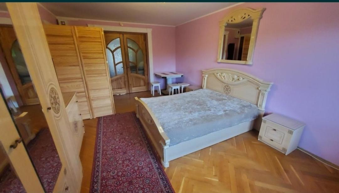 Затишні Апартаменти В Центрі Rivne Bagian luar foto