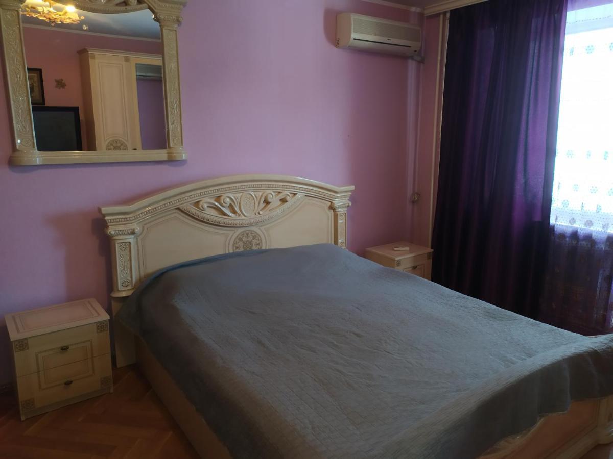 Затишні Апартаменти В Центрі Rivne Bagian luar foto